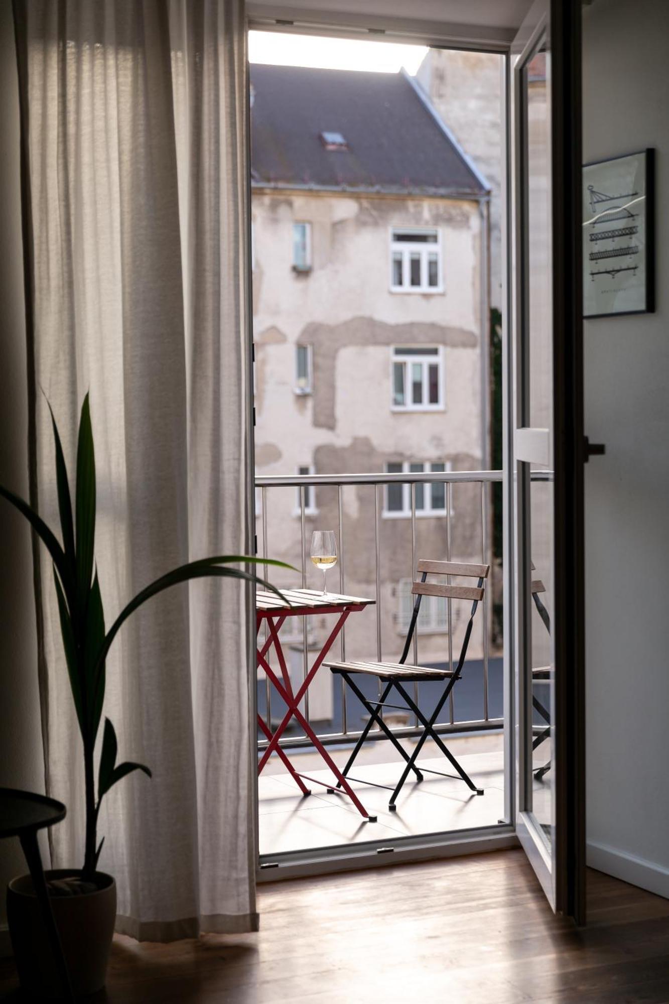Evergreen - Old Town Spacious Stylish Apartment With Ac And One And A Half Bath, Baby & Kid- Friendly Μπρατισλάβα Εξωτερικό φωτογραφία
